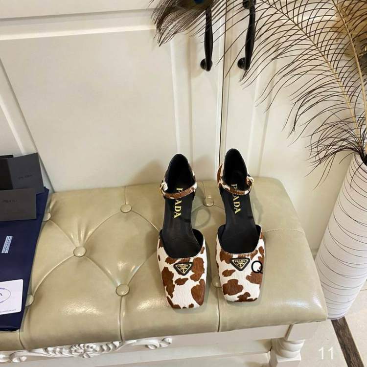 Picture of Prada Shoes _SKUPradasz35-40SY050219013